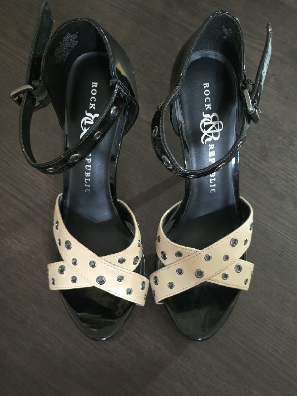 Rock & Republic Black and Cream Studded Crisscross Platform Heels SZ 8 - Picture 6 of 9